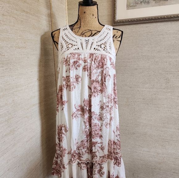 White floral crotchet top shift dress (M) - Picture 2 of 7